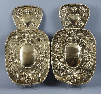 LJUSPLÅTAR, ett par, mässing, barockstil. 1800/1900-tal.