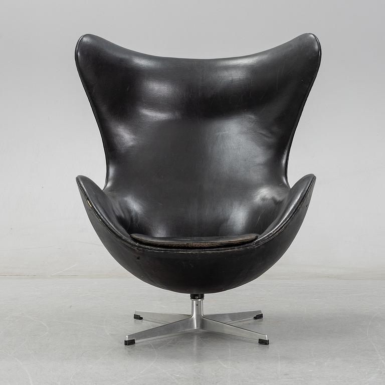 ARNE JACOBSEN, A easy chair "Egg chair" designed for Fritz Hansen, Denmark.