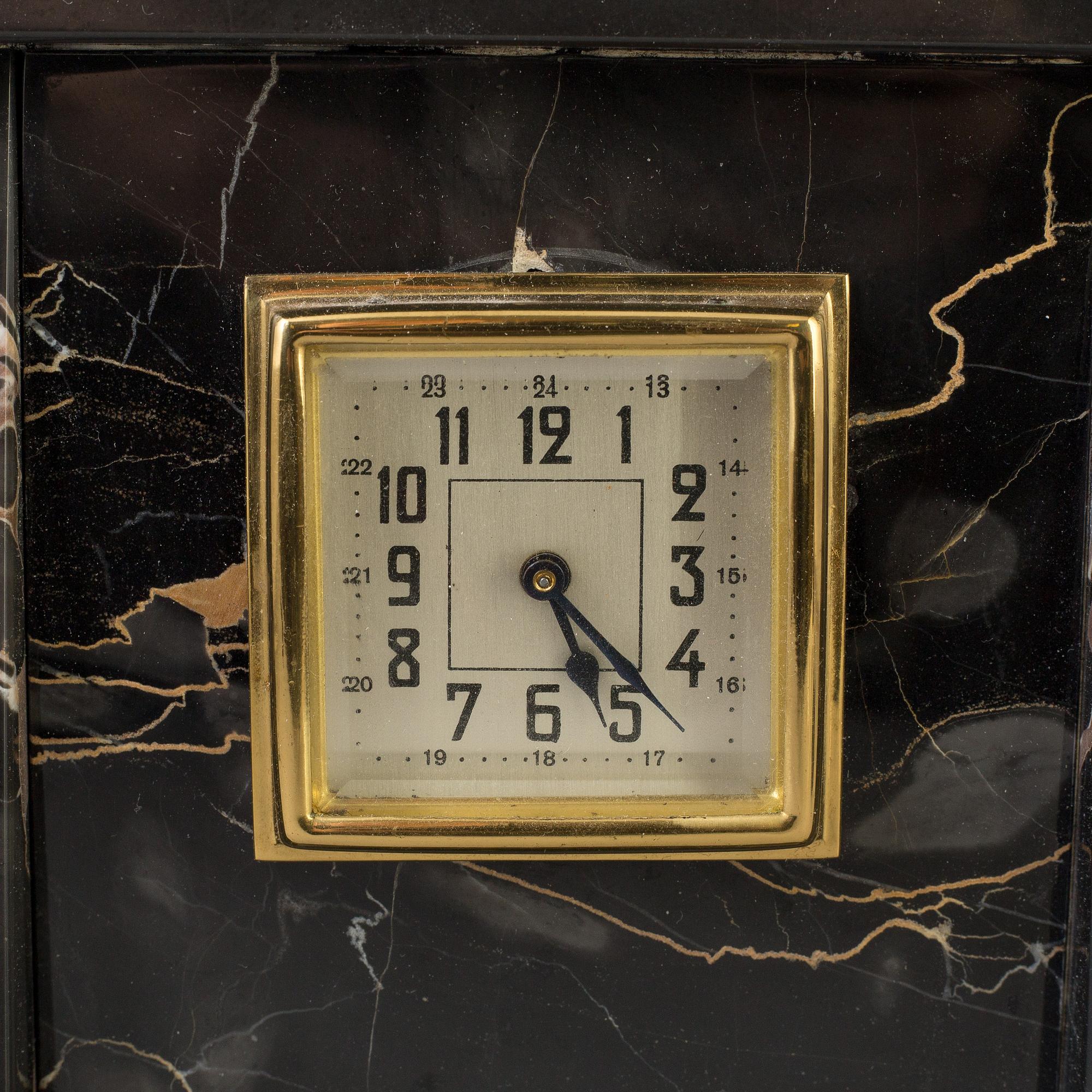 A 20th century marble mantle clock and lidded box.