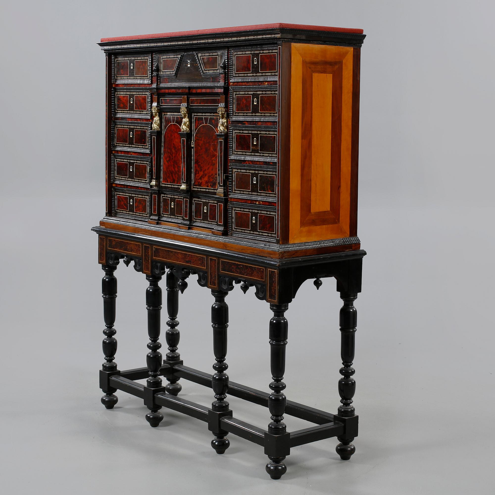 KABINETTSKÅP, barock, 1600-talets andra hälft/1700-talets första hälft.