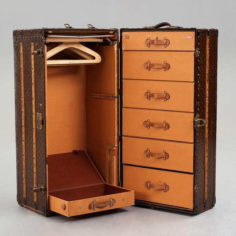 Louis Vuitton, WARDROBE TRUNK, Louis Vuitton, early 19th century.