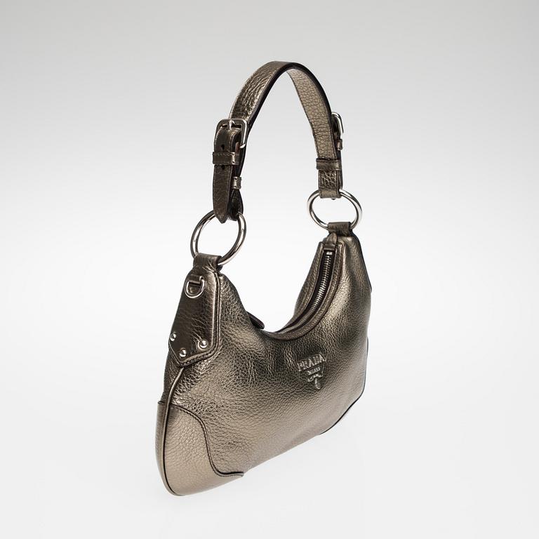 LAUKKU, Prada.