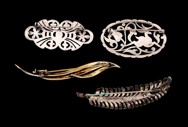 BROSCHER, 4 st, silver, 1900-talets första hälft.