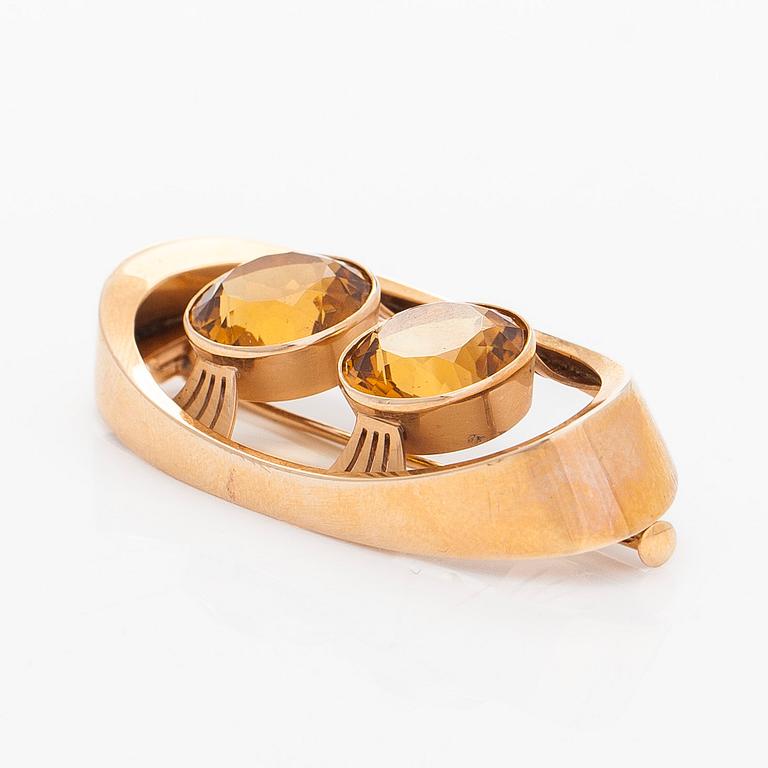 Brosch, 14K guld med citriner. Kaisaniemen Kello ja Kulta 1965.