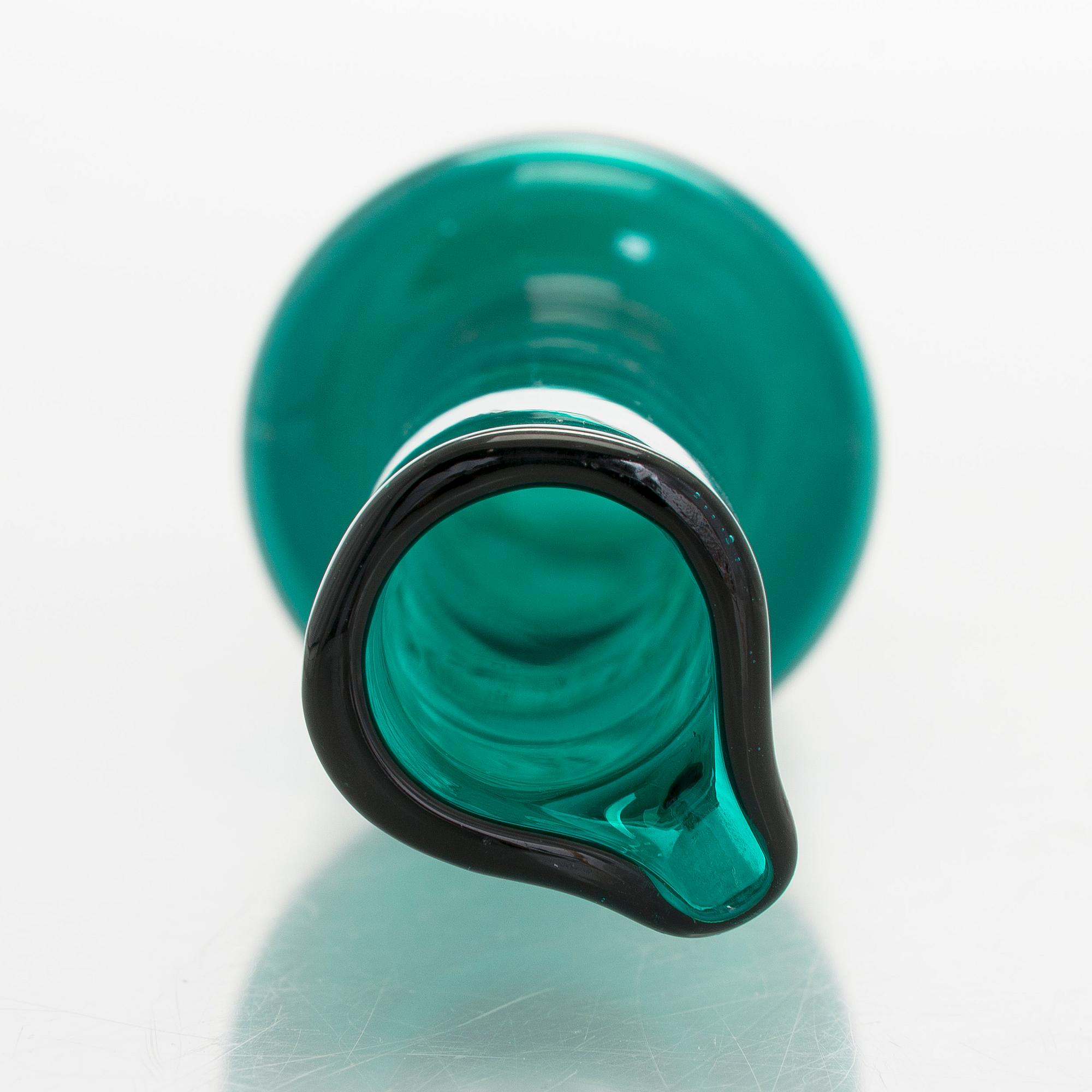 Nanny Still, flaska, signerad Riihimäen Lasi O.Y Nanny Still.