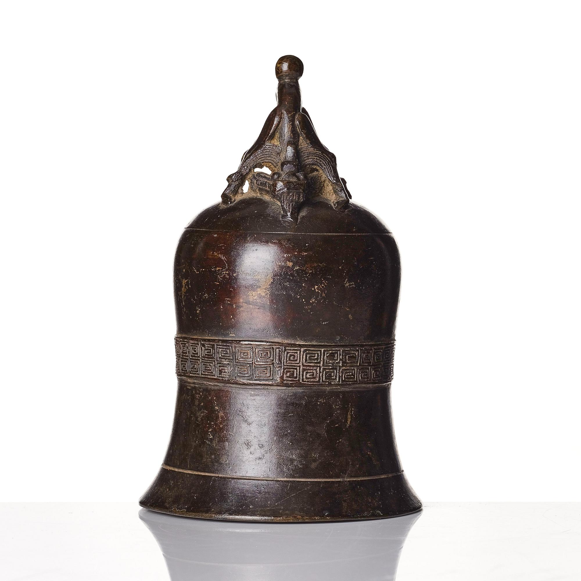 A bronze tempel bell, late Ming dynasty/early Qing dynasty.