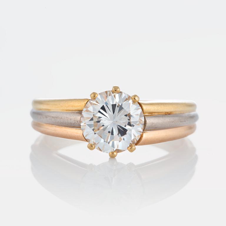 Ring med en rund briljantslipad diamant ca 1.75 ct kvalitet ca W si1 tillverkad av Cartier.