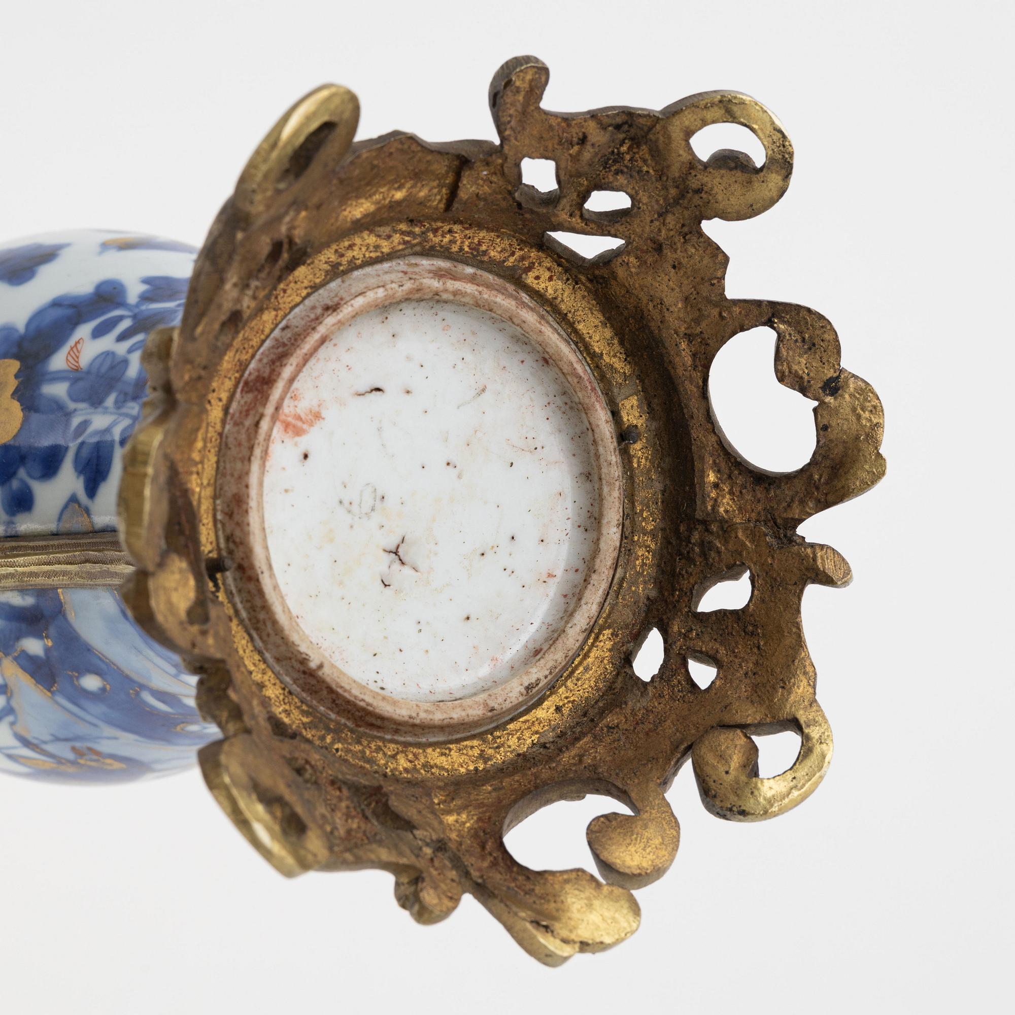 Vas, porslin, Kina, Qingdynastin, 1700-tal.