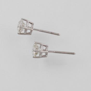 ÖRHÄNGEN, 14K vitguld med briljantslipade diamanter ca 1.00 ct. Vikt 0,9 gram.