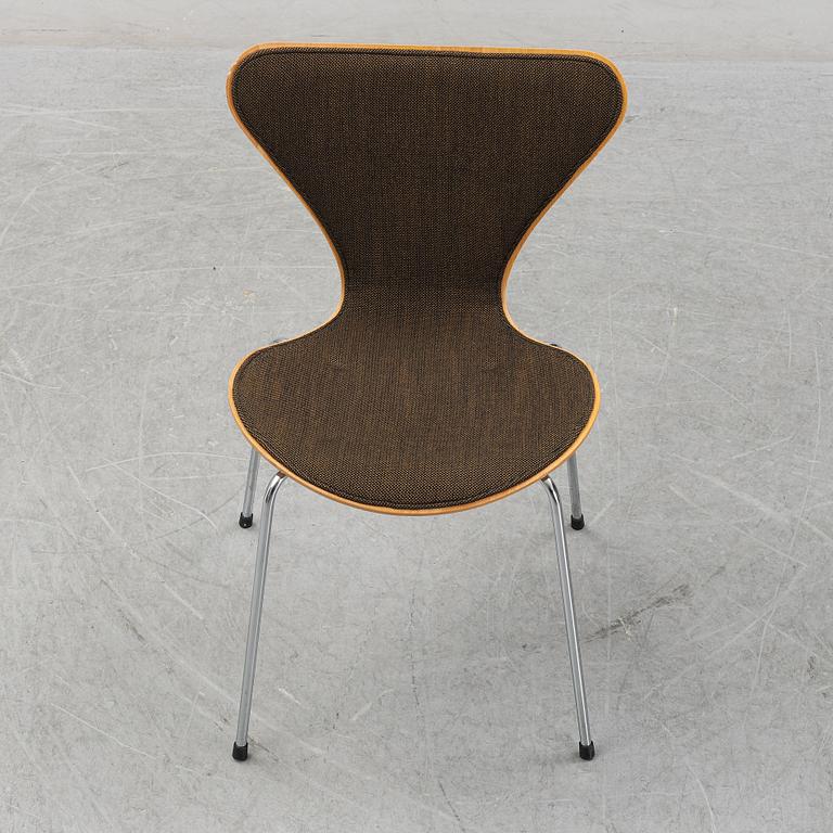 Arne Jacobsen, stolar, 9 st, "Sjuan", Fritz Hansen, Danmark, 1982.