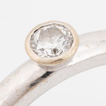 Ring, med briljantslipad diamant.