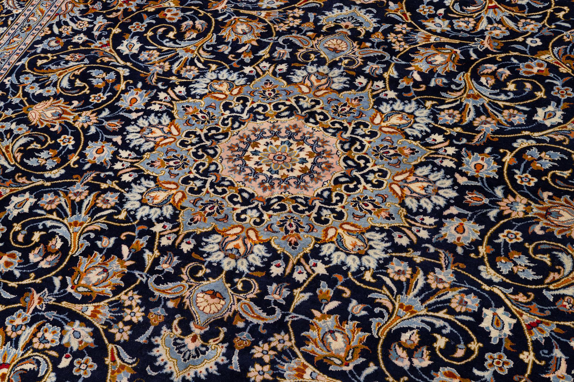 Matta, Keshan, ca 415 x 315 cm.