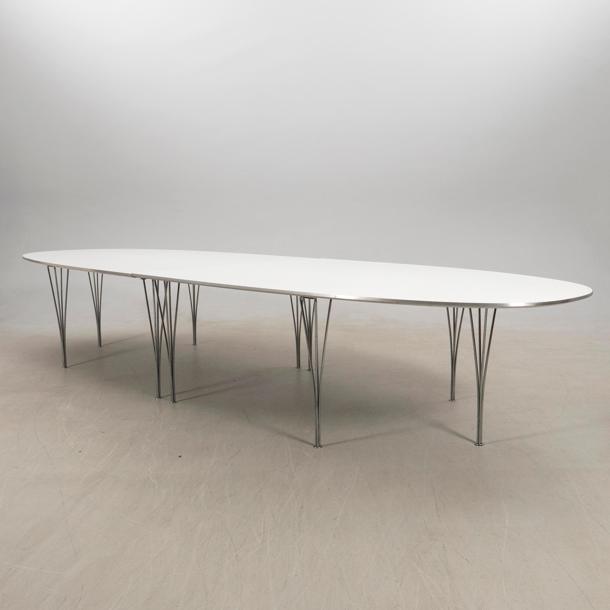 Bruno Mathsson/Piet Hein table/coffee table "Superellipse" for Fritz Hansen late 20th century.