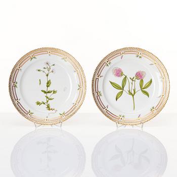 Assietter, 12 stycken, porslin. "Flora Danica", Royal Copenhagen, Danmark, 1900-tal.