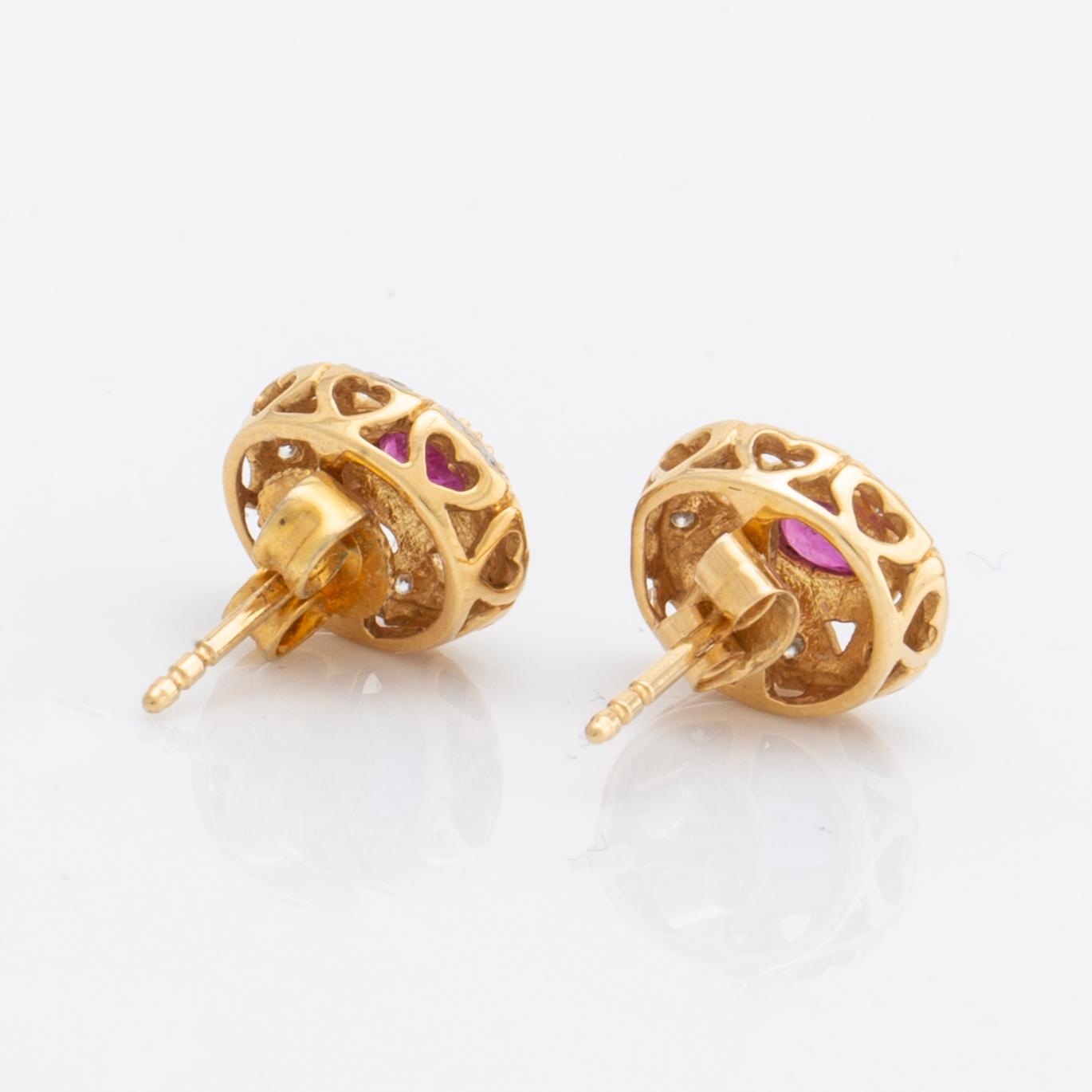 EARRINGS 18K gold w rubies and brilliant-cut diamonds, approx 10 x 8 mm.
