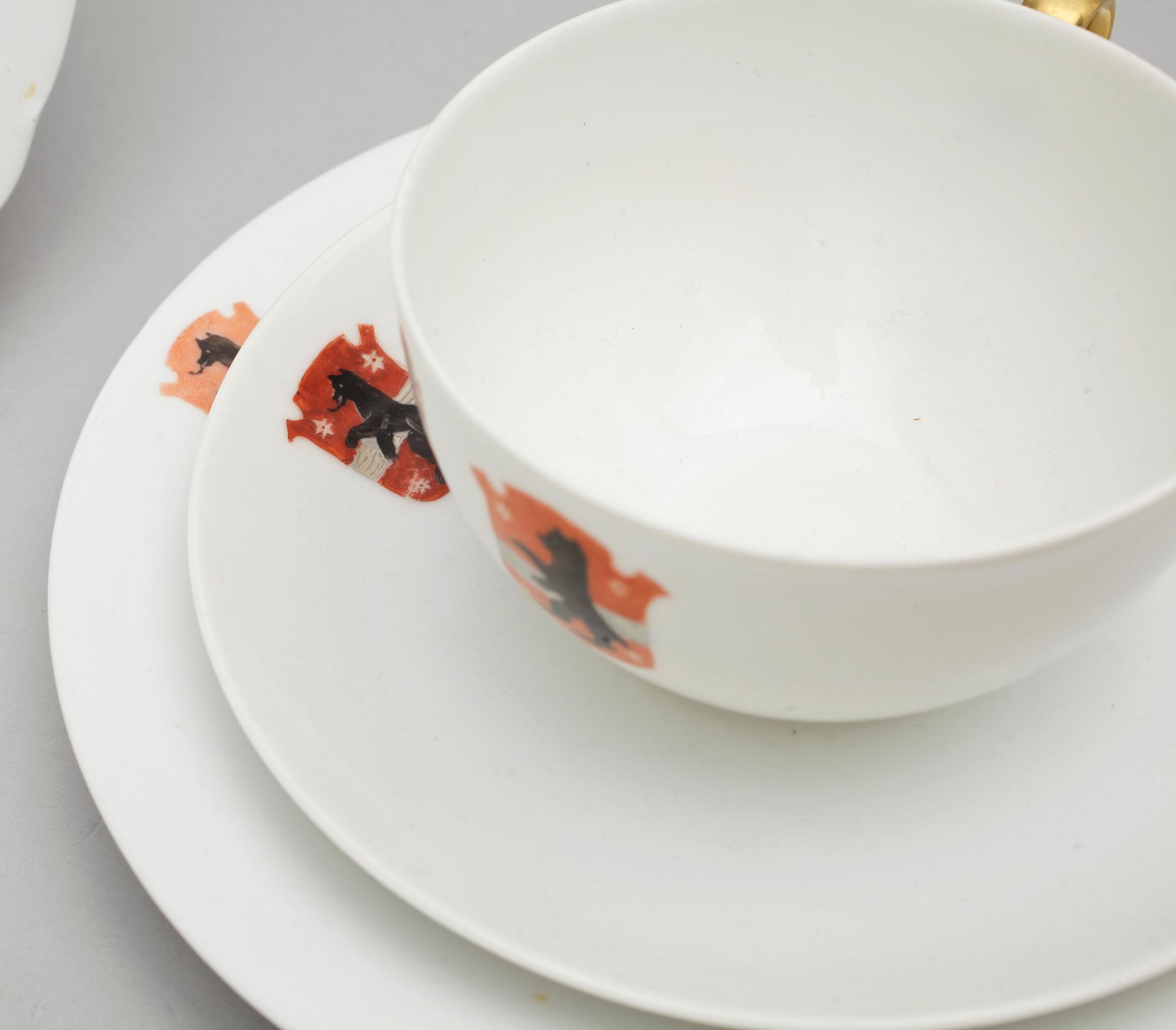 VAPENSERVIS med familjen Behrencreutz vapen, 51 delar, benporslin, "Versilles", Bavaria, Rosenthal.