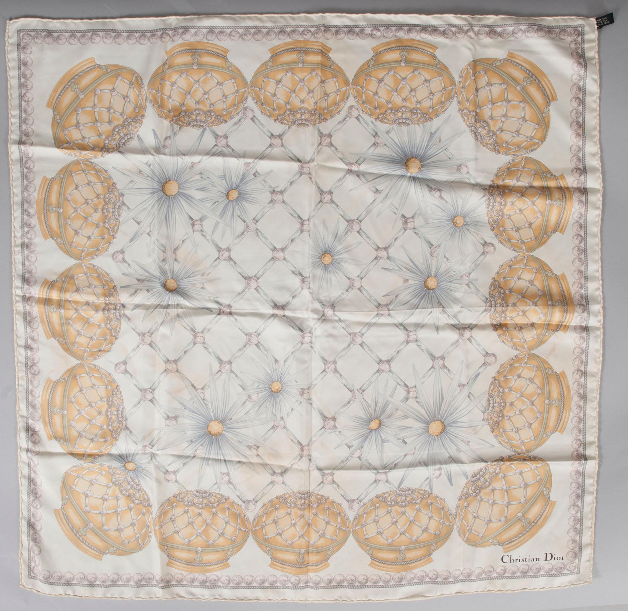 HUIVI, Christian Dior.