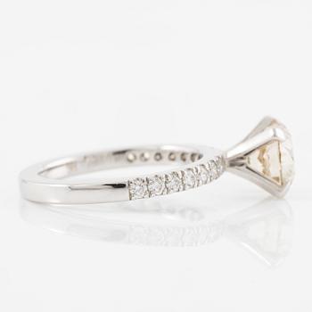 Ring, 18K vitguld med briljantslipad diamant.