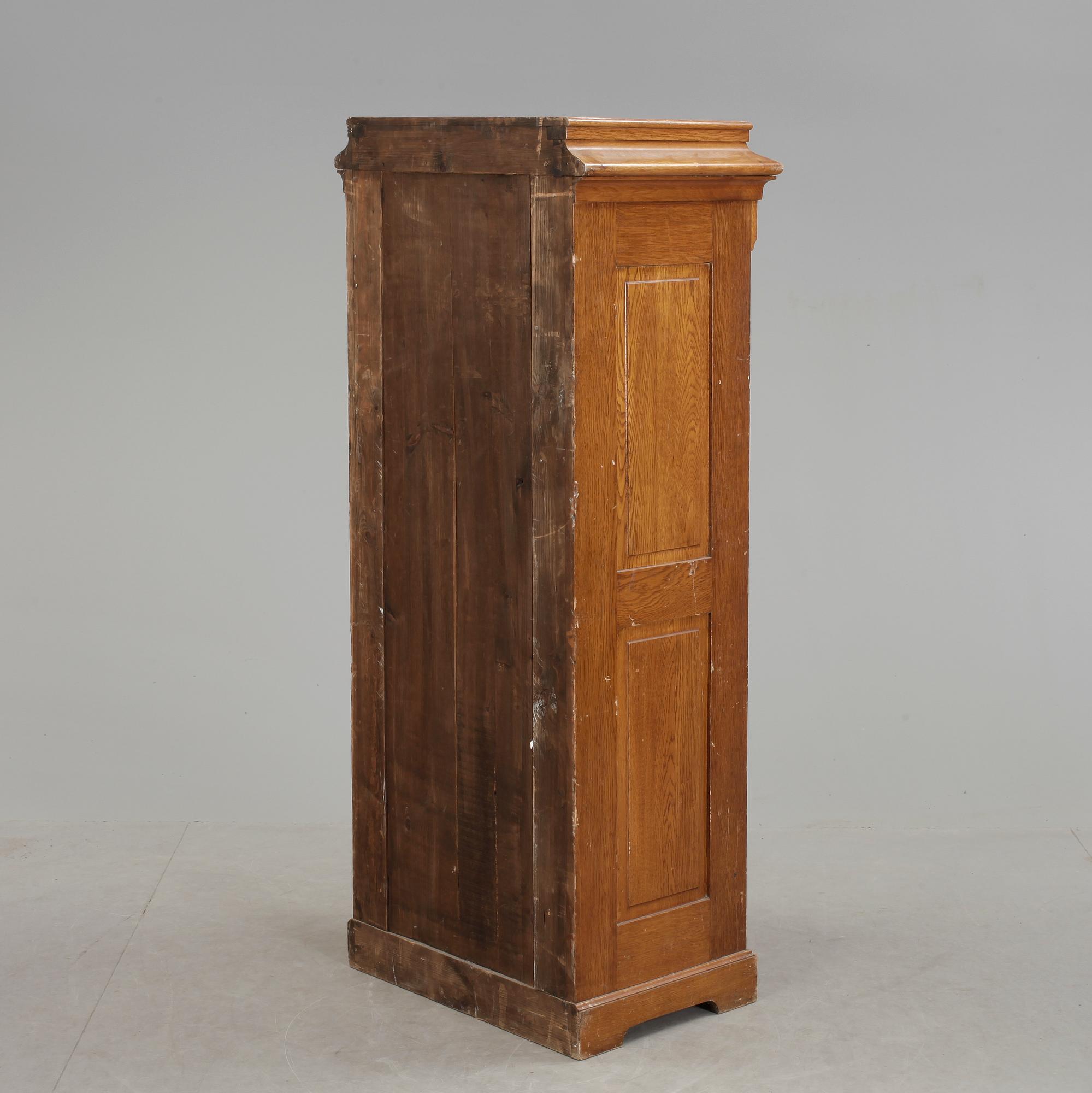 JALUSISKÅP, 1900-talets första hälft.