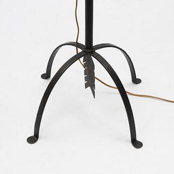 An iron floor light, 20th Century.