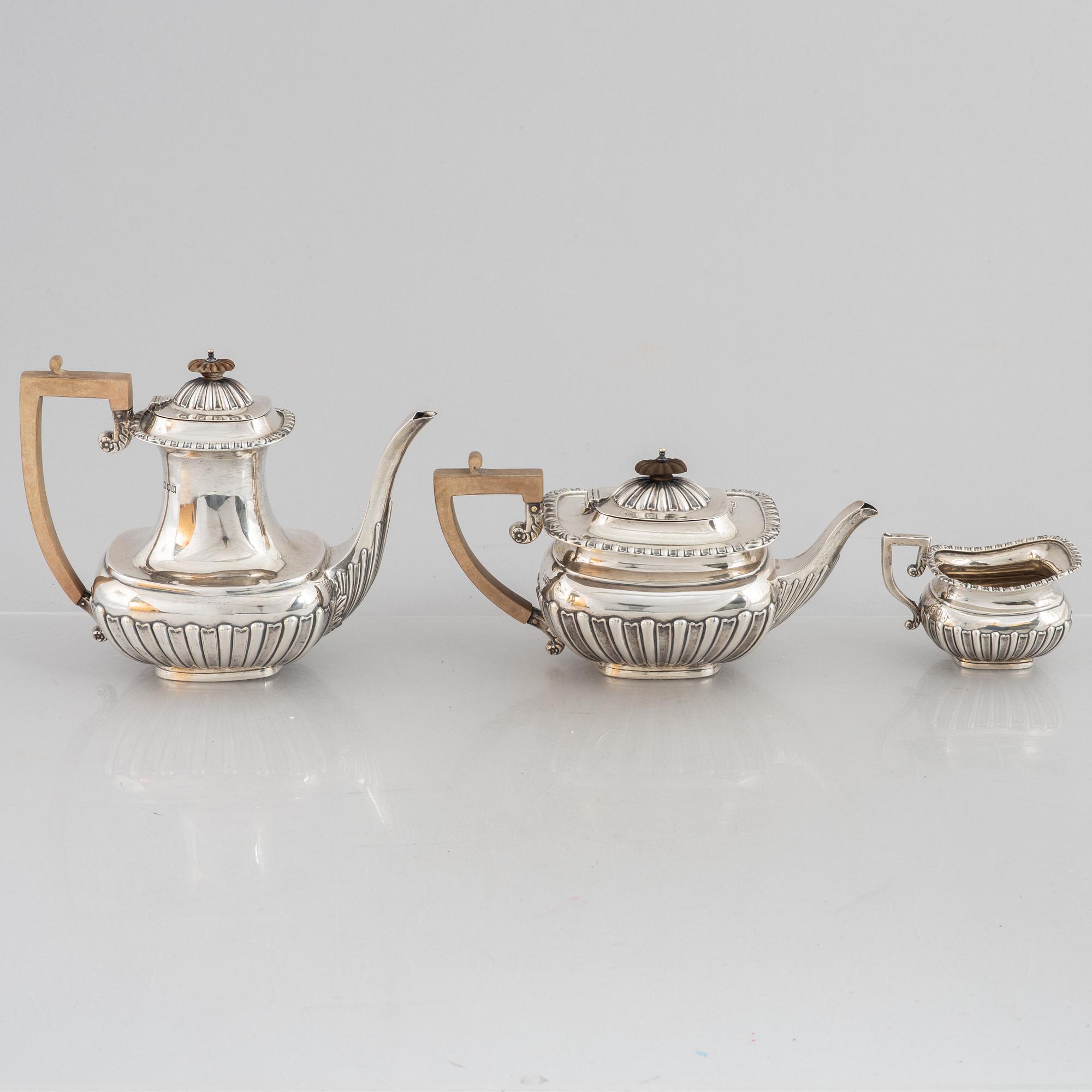 An English silver coffee pot, tea pot and cream jug, mark of Charles Boyton & Son Ltd, London 1917.