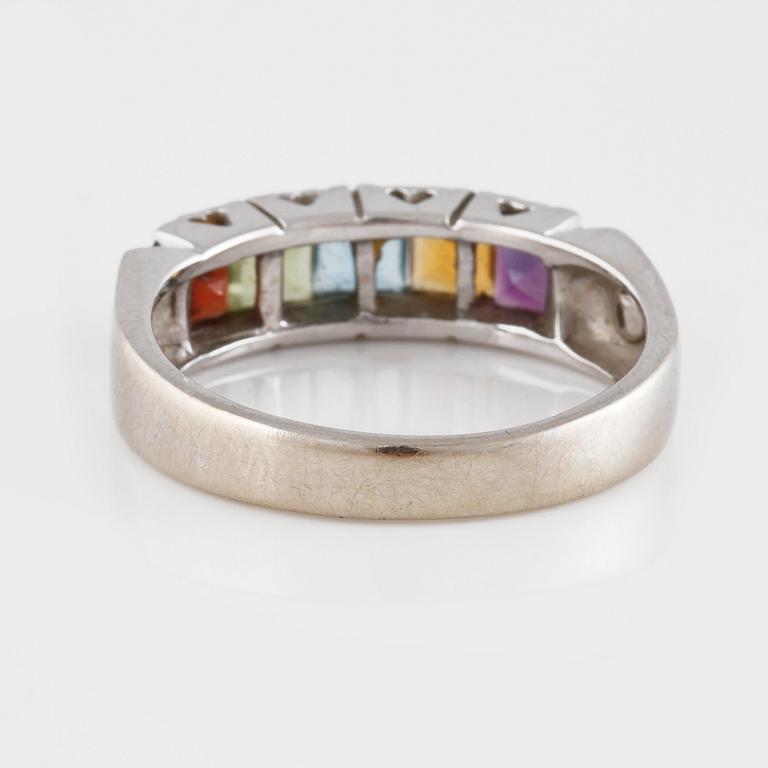 RING, 18K guld med med fem fasettslipade olikfärgade stenar samt 2 briljantslipade diamanter. Vikt 4,1 gram.