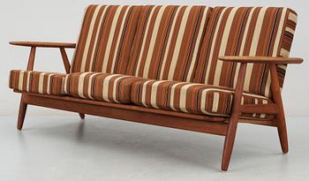 SOFFA, "Ge-240 / Cigarren", Hans J Wegner, Getama, Danmark, 1960-tal.