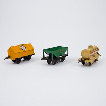 Twelve O-gauge Hornby train wagons England 1930s.