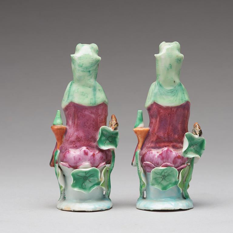A pair of famille rose figures of Guanyin, Qing dynasty, 19th century.
