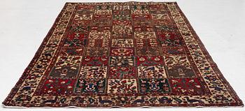 Carpet, Bakhtiari, 300 x 160 cm.