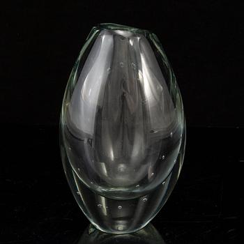 GUNNEL NYMAN, a free blown glass vase, Nuutajärvi Notsjö, Finland 1954.