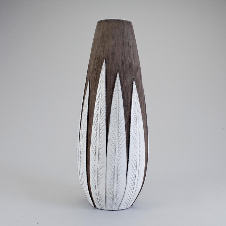 GOLVVAS, stengods, "Paprika", Anna-Lisa Thomson, Upsala Ekeby, i produktion 1951-1969.