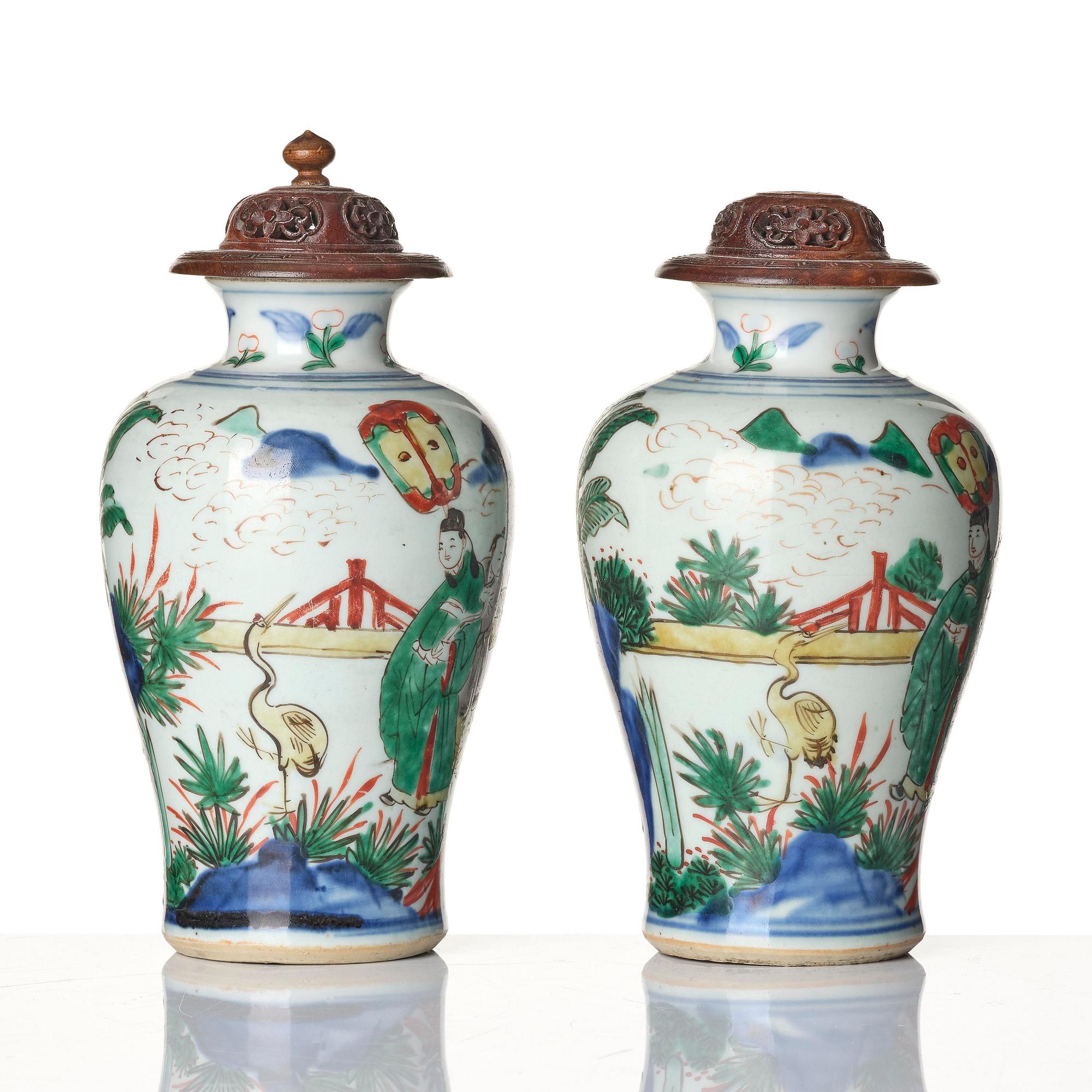 A pair of wucai decorated vases, 17th century.