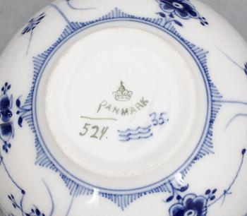 TEKOPPAR MED FAT, 23+1 delar, porslin, "Musselmalet", Royal Copenhagen,