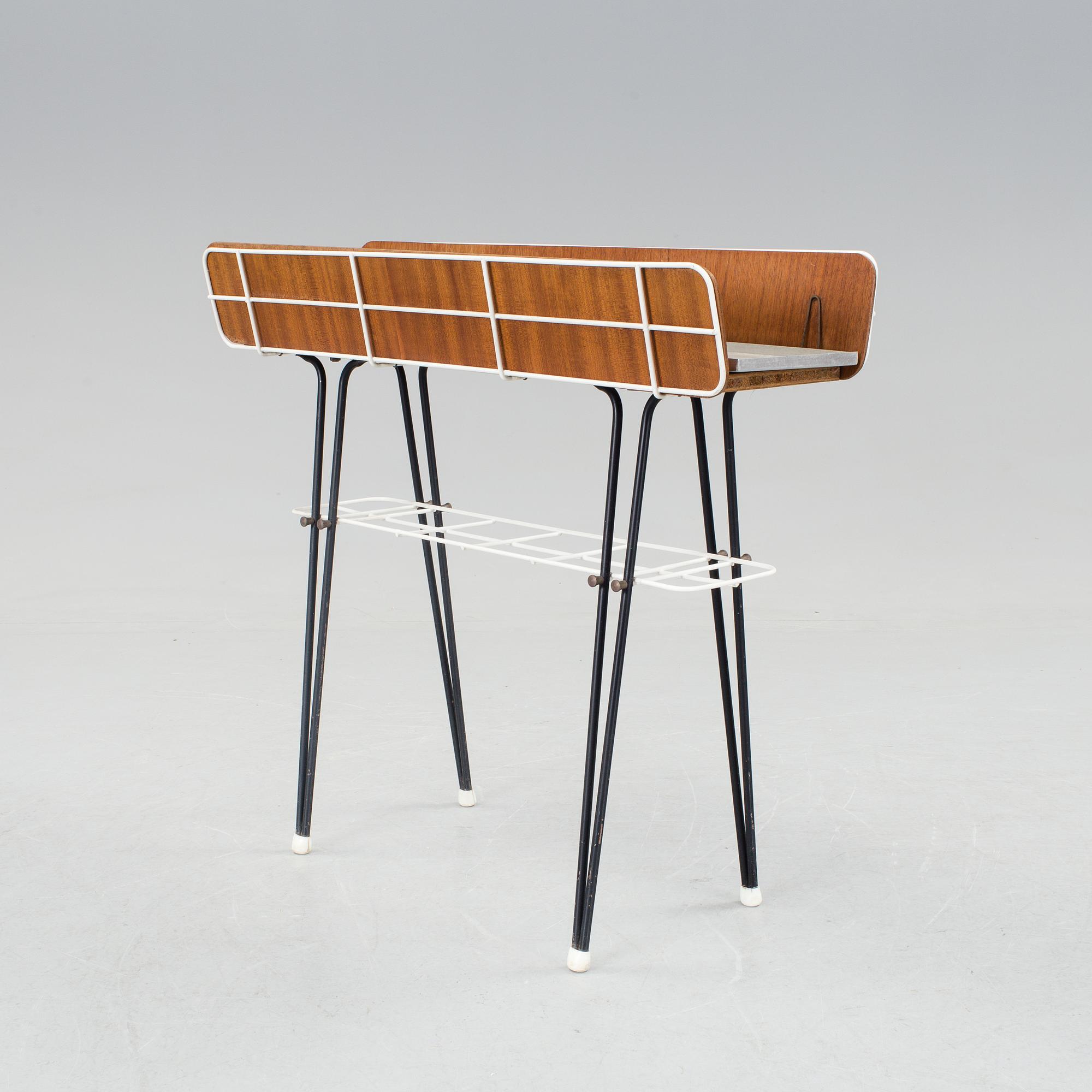 A mid 20th century jardiniere..