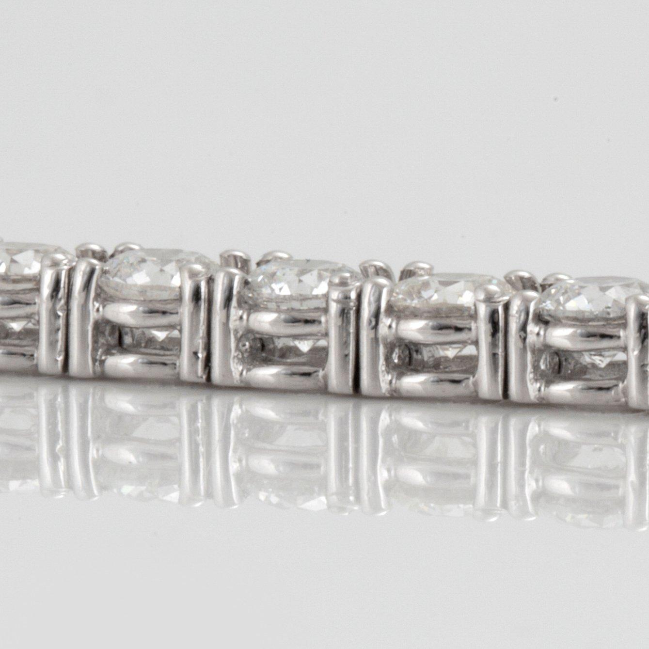 ARMBAND med 44 briljantslipade diamanter totalt ca 7.73 ct. Kvalitet ca G-H/VS-SI.
