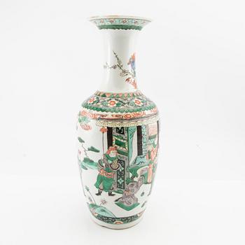 Porcelain vase, China 20th century.