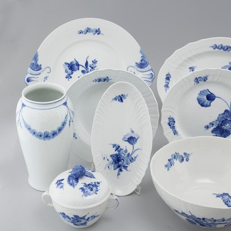 74 pieces of porcelain tableware by Royal Copenhagen, "Blue flower", second half of the 20th century.