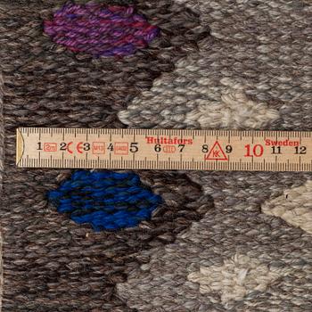 BERIT KOENIG, A CARPET, flat weave, ca 194 x 132,5 cm, signed SH BK (Svensk Hemslöjd, Berit Koenig).