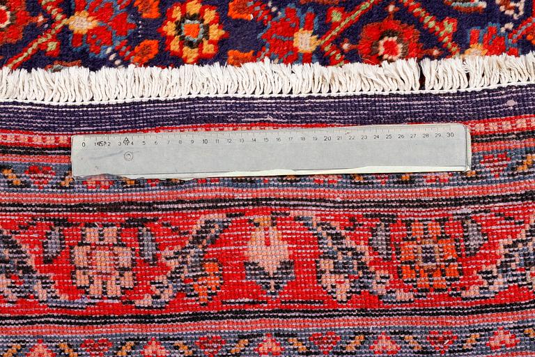 MATTA, troligen Sarouk, 315 x 205 cm.