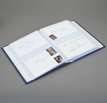 SKÅDESPELARAUTOGRAFER I ALBUM, 36 st, bla George Fant, Bibi Andersson, Harriet Andersson, Eva Henning.