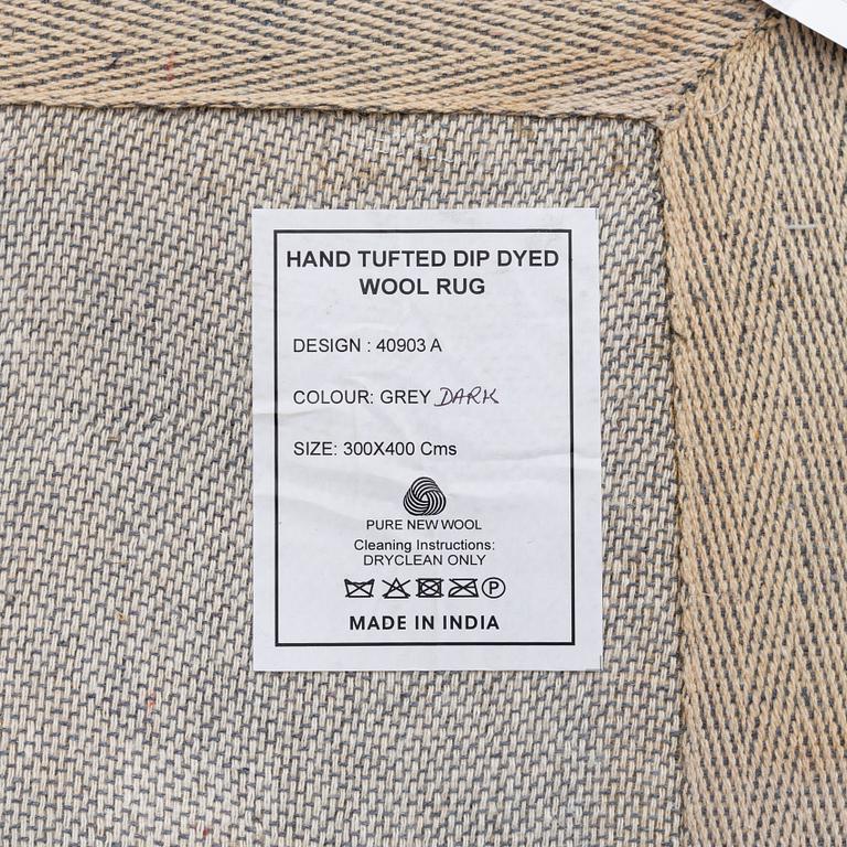 Matta, "Tie Dye Graphite Ink Rug", Dusty Deco, ca 395 x 290 cm.