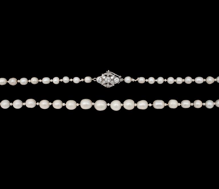 NECKLACE, natural freshwater pearls, 7,0-4,2 mm, clasp with brilliant cut diamonds, tot. app. 0.80 cts. 1930's.