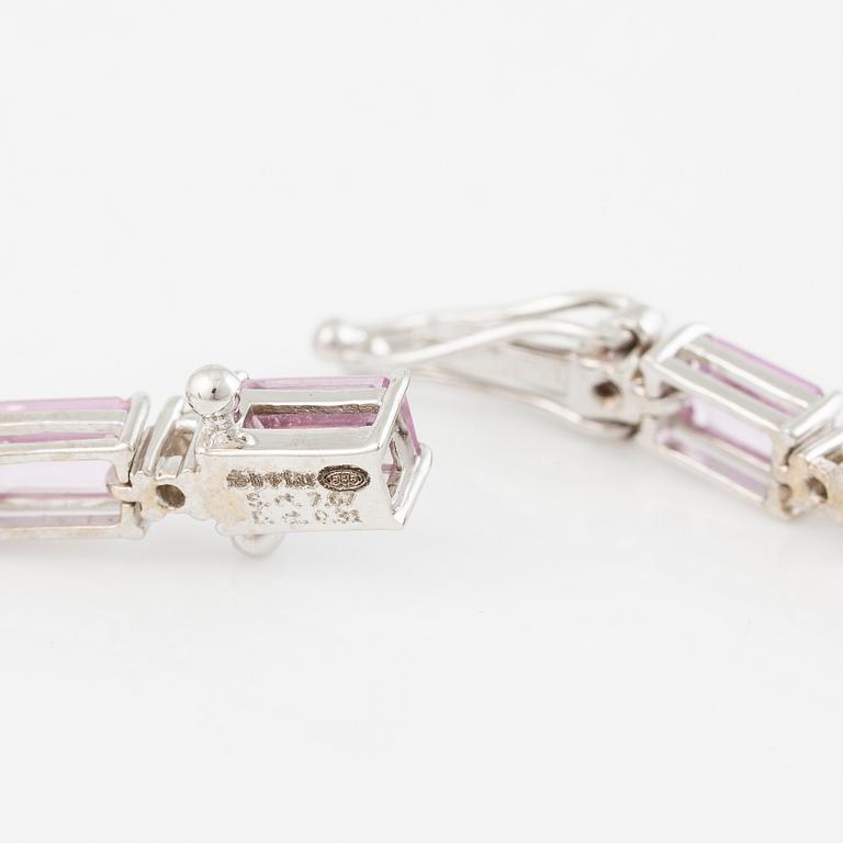 Bracelet 18K white gold with pink sapphires and brilliant-cut diamonds.