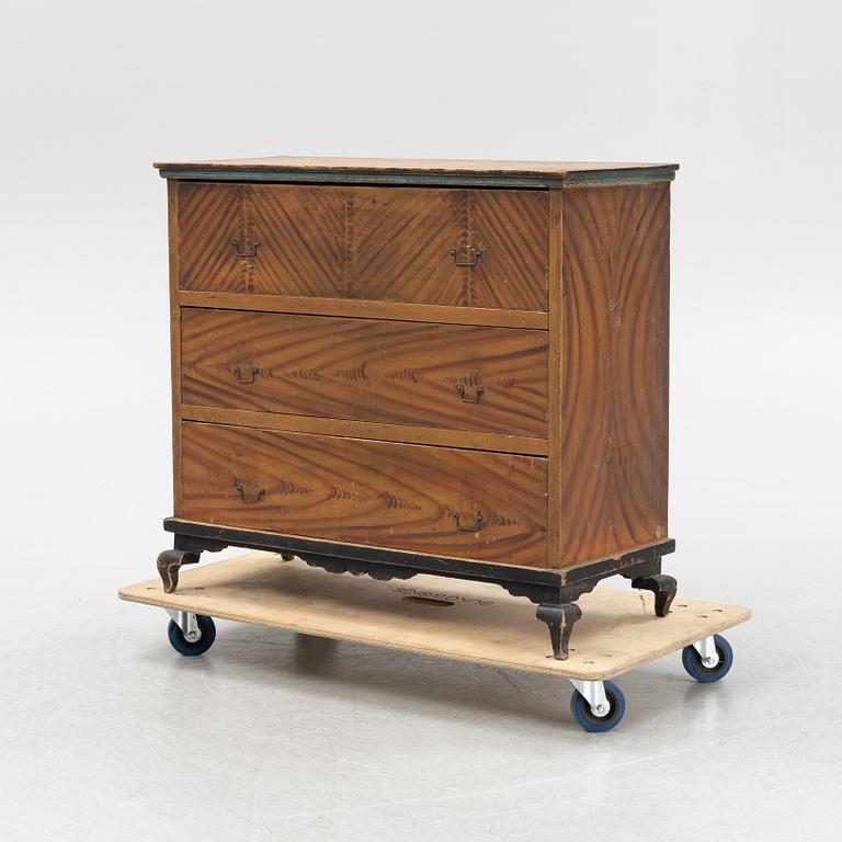 A late 19th century chest of drawers.