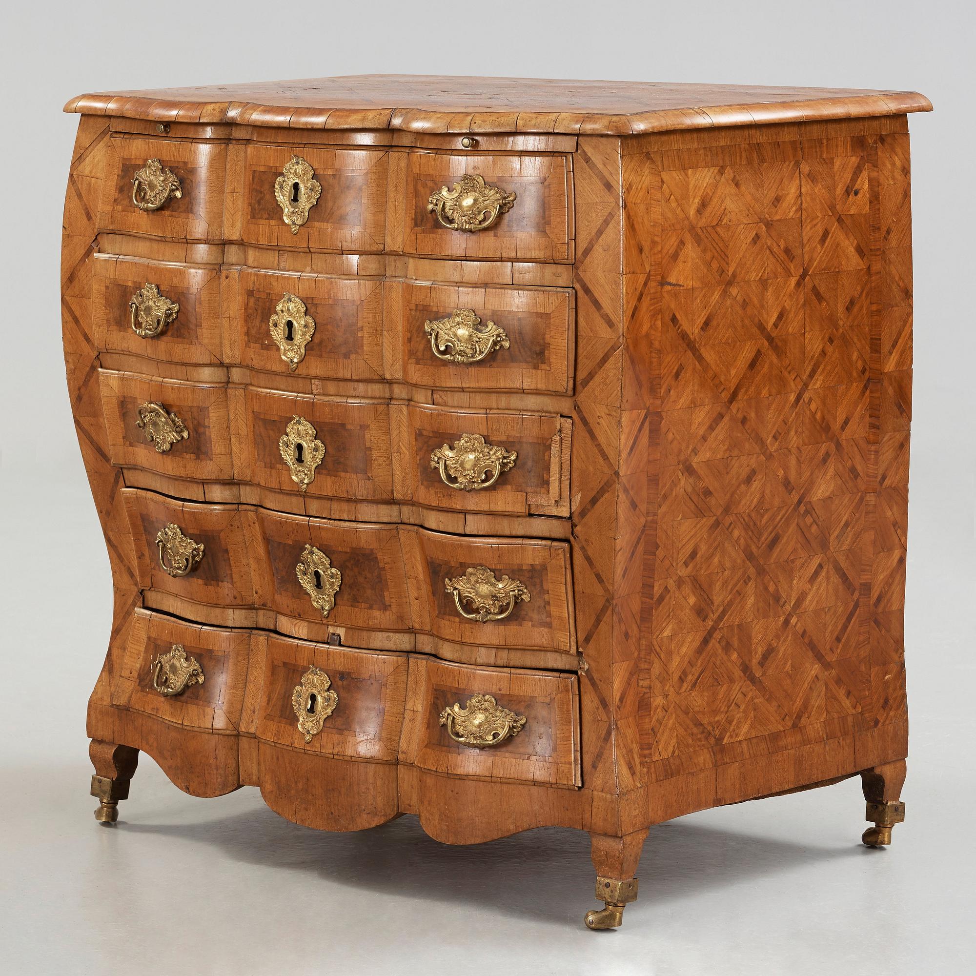 BYRÅ. Svensk rokoko, 1700-talets mitt.