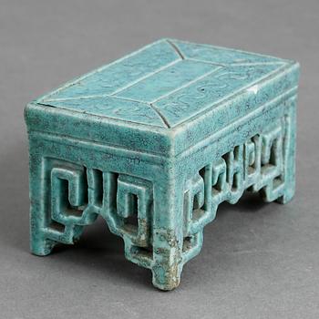 MINIATYRBORD, porslin, Kina 1900-talets första hälft.