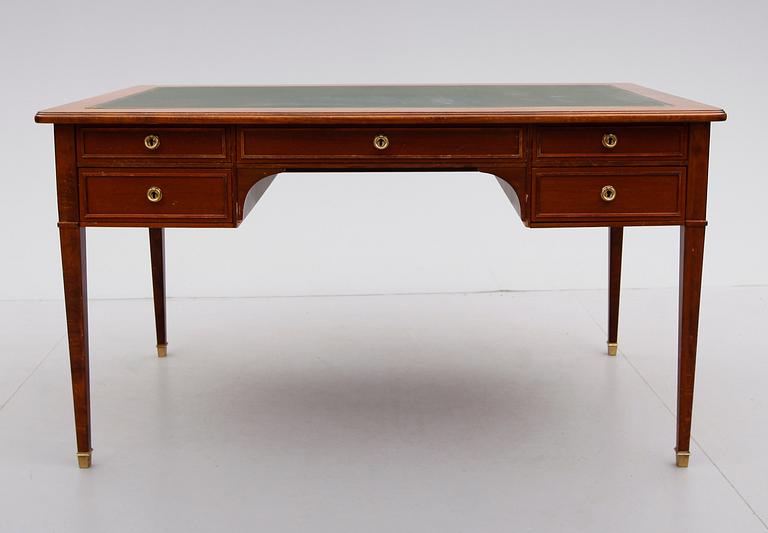 SKRIVBORD, gustaviansk stil, 1900-talets andra hälft.