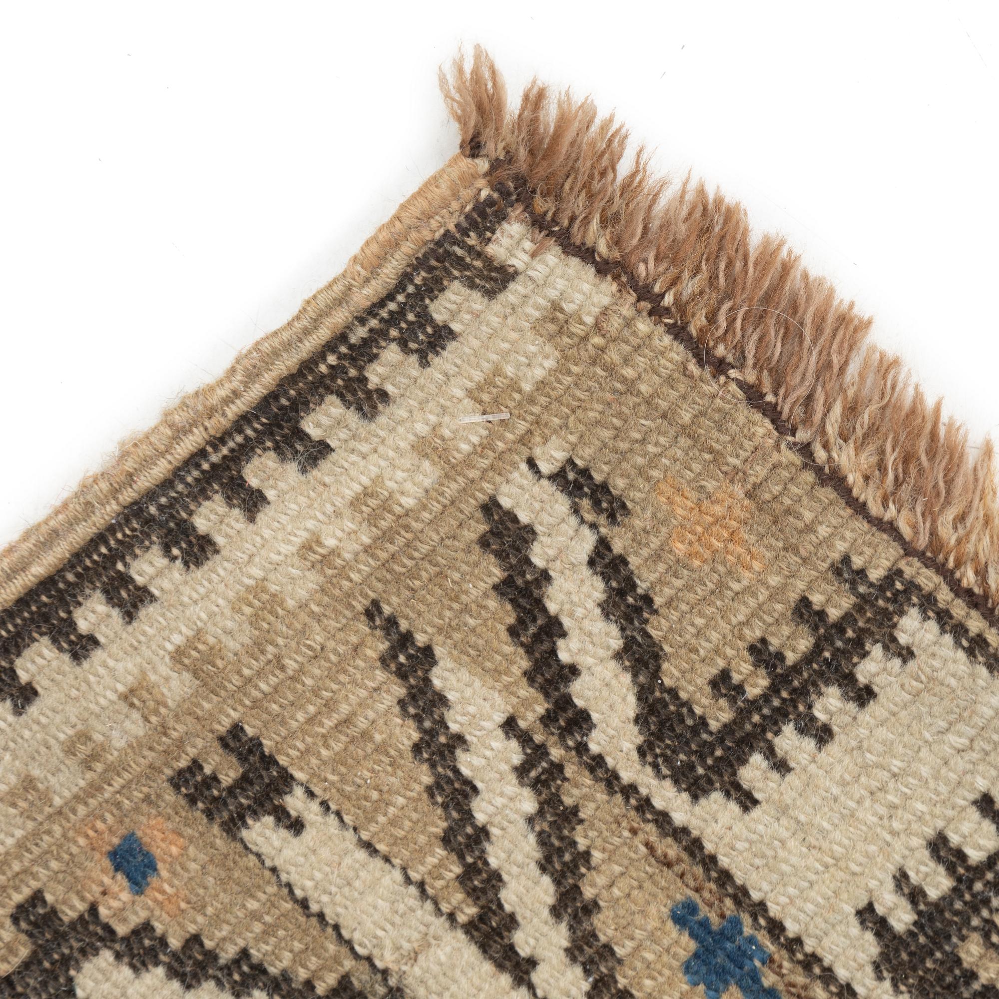 An oriental rug, c. 200 x 115 cm.