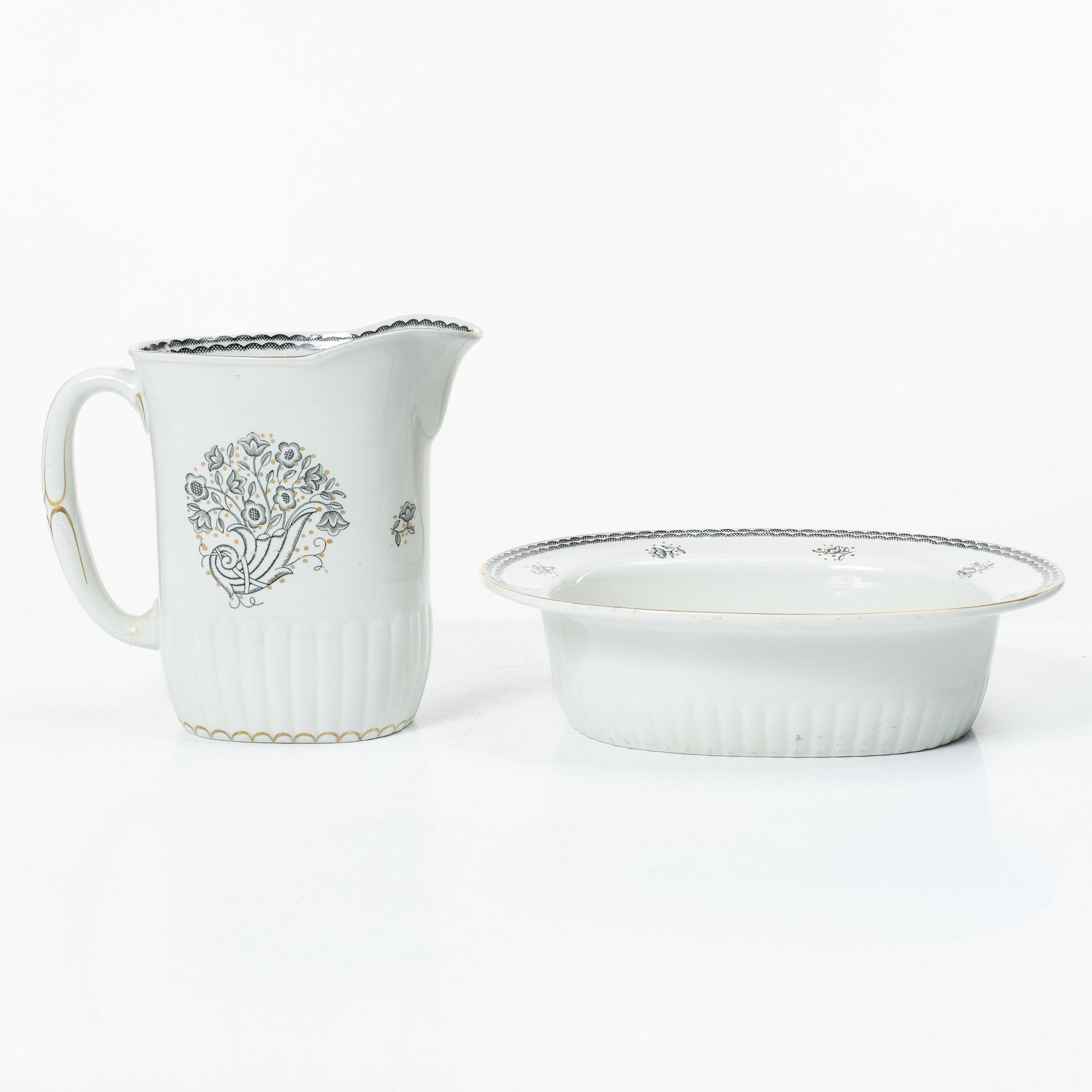 Wilhelm Kåge, a 92-piece creamware dinner and coffee service, 'Lyx', Gustavserg, Sweden, in production 1925-36.